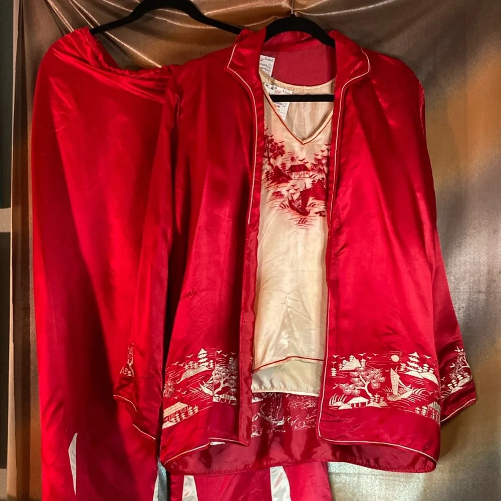 Elegant Red Satin Women's Sleepwear‎ Set. Box G